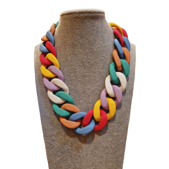 Collana Realizzata con Componenti in Resina Modello Carioca