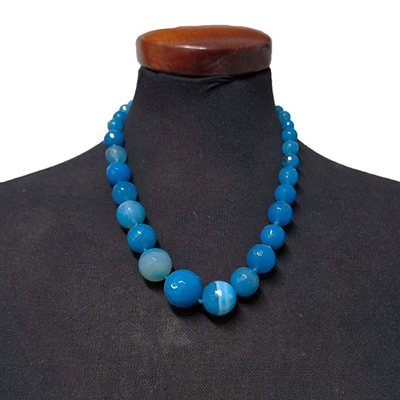 Collana Corta Realizzata con Pietre in Agata Sfaccettate Graduata Azzurra