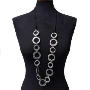 Collana Lunga Realizzata con Componenti in Ottone Argento e Cordino in Alcantare Nero